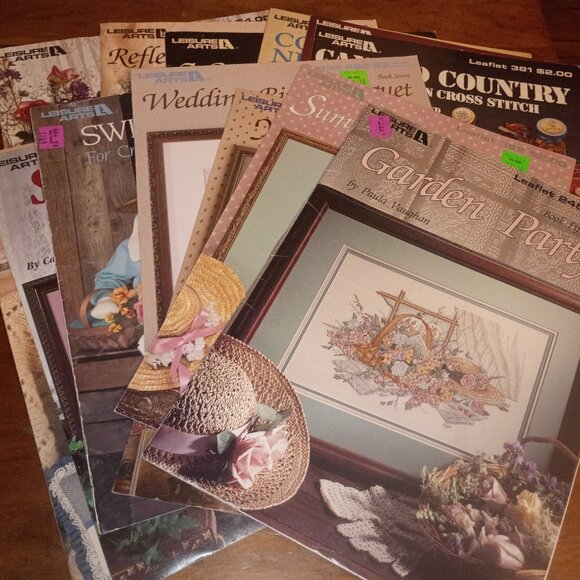 Lot of 1Lot o LEISURE ARTS 1980s Counted Cross Stitch Leaflets--Victorian Themes - Picture 1 of 13